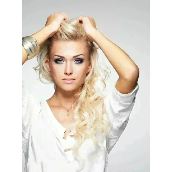 Gold sun necklace, dainty minimalist sunshine jewelry - Picture 3 of 12